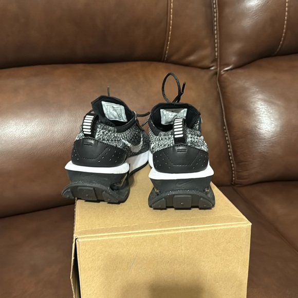 Nike - Picture 3 of 5